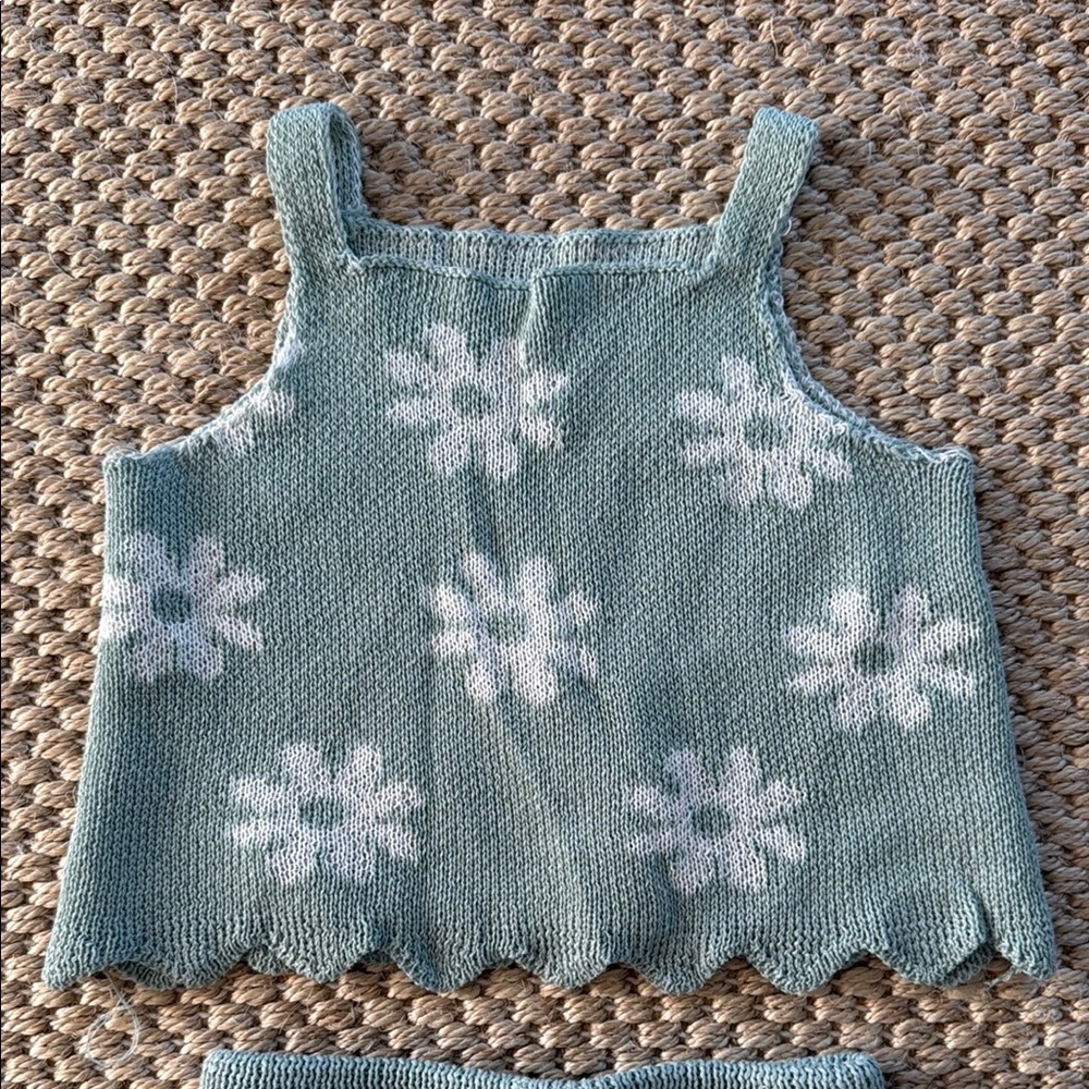 Zara Green and White Flower Daisy Matching Set with Snowflake Pattern 3T - Picture 5 of 6